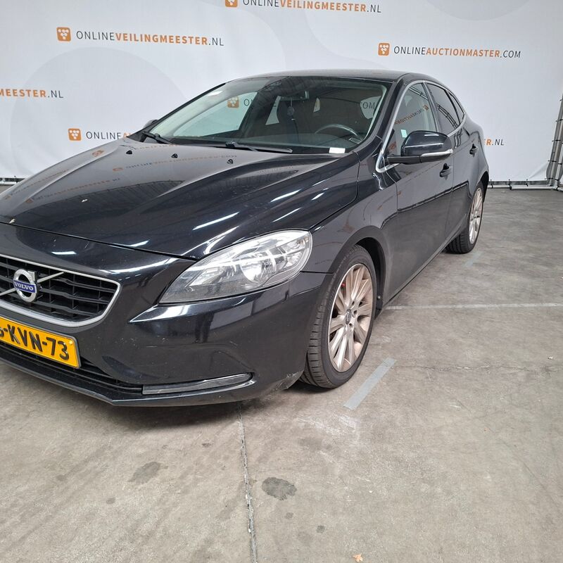 Personenauto, Volvo, V40, 1.6 D2 Momentum, 2013 – foto 2 – kavel bij Domeinen Roerende Zaken, Soesterberg