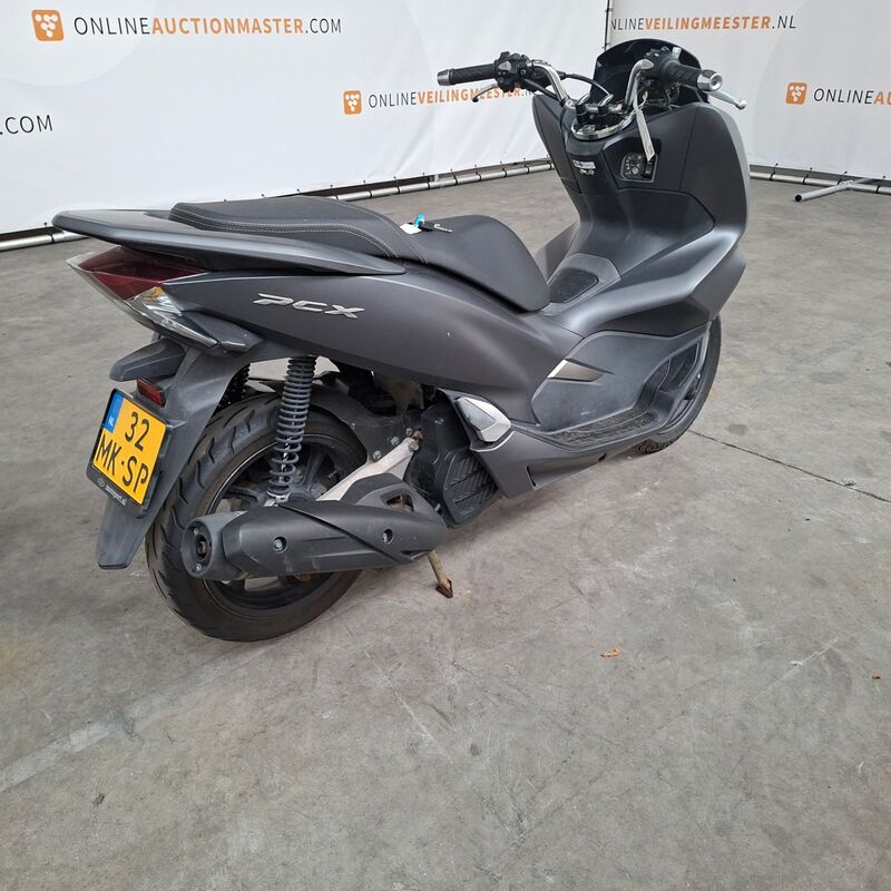 Motorscooter, Honda, PCX 125, 2019 – foto 8 – kavel bij Domeinen Roerende Zaken, Soesterberg