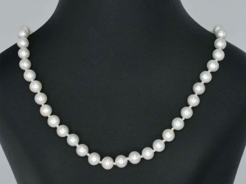 Parelsnoer met witgouden sluiting met diamant – foto 3 – kavel bij Onlineveilingmeester