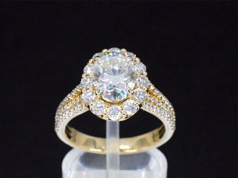 Gouden halsketting met diamanten 'chai'