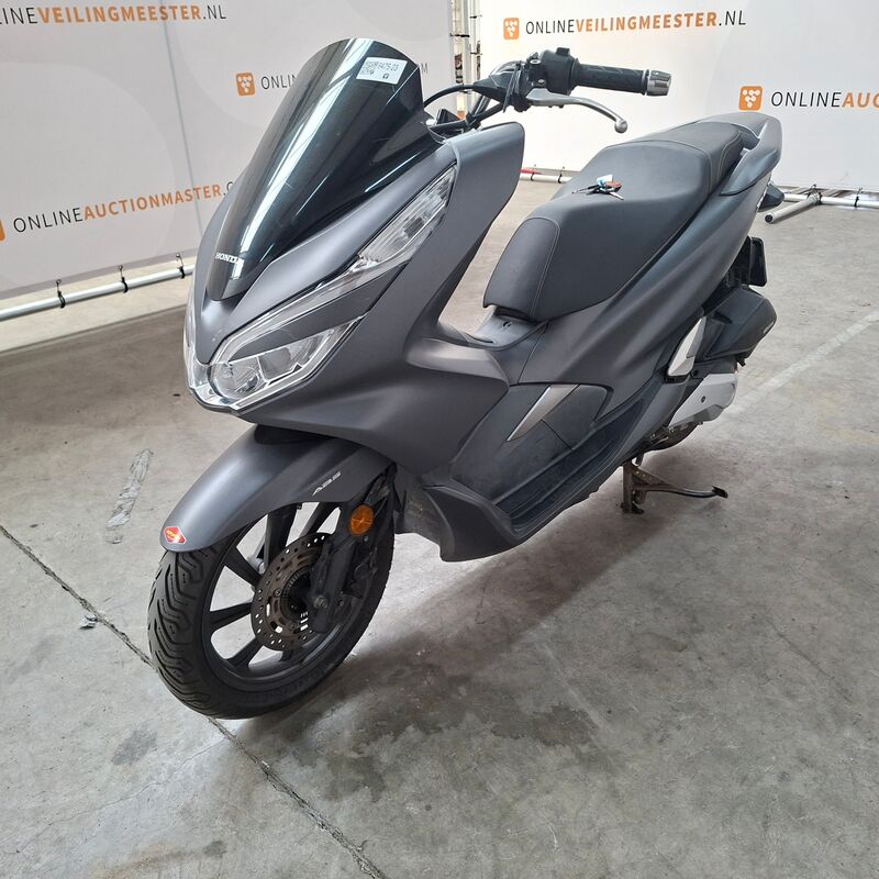 Motorscooter, Honda, PCX 125, 2019 – foto 4 – kavel bij Domeinen Roerende Zaken, Soesterberg