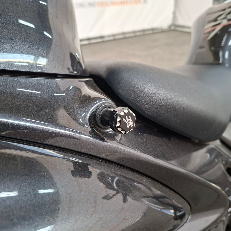Motorfiets, Suzuki, GSX1300R Hayabusa met verlengde achterbrug, 2009 – foto 9 – kavel bij Domeinen Roerende Zaken, Soesterberg