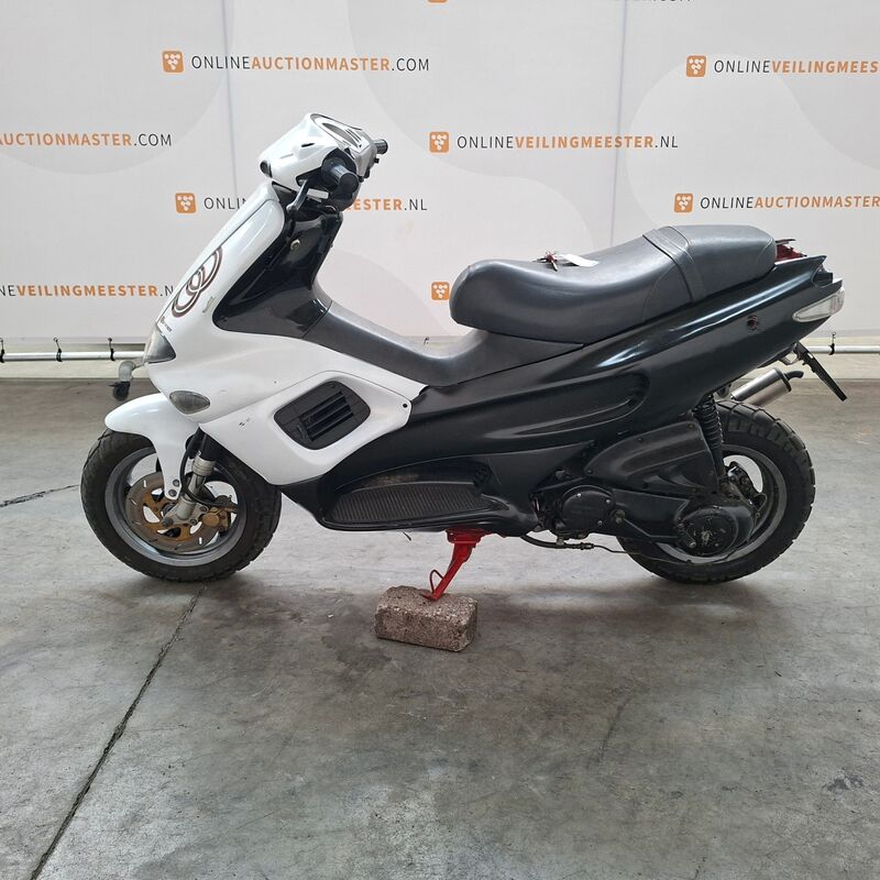 Motorscooter, Gilera, Runner – foto 5 – kavel bij Domeinen Roerende Zaken, Soesterberg