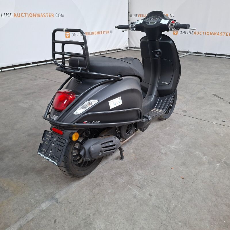 Motorscooter, Vespa, Sprint, 2019 – foto 8 – kavel bij Domeinen Roerende Zaken, Soesterberg