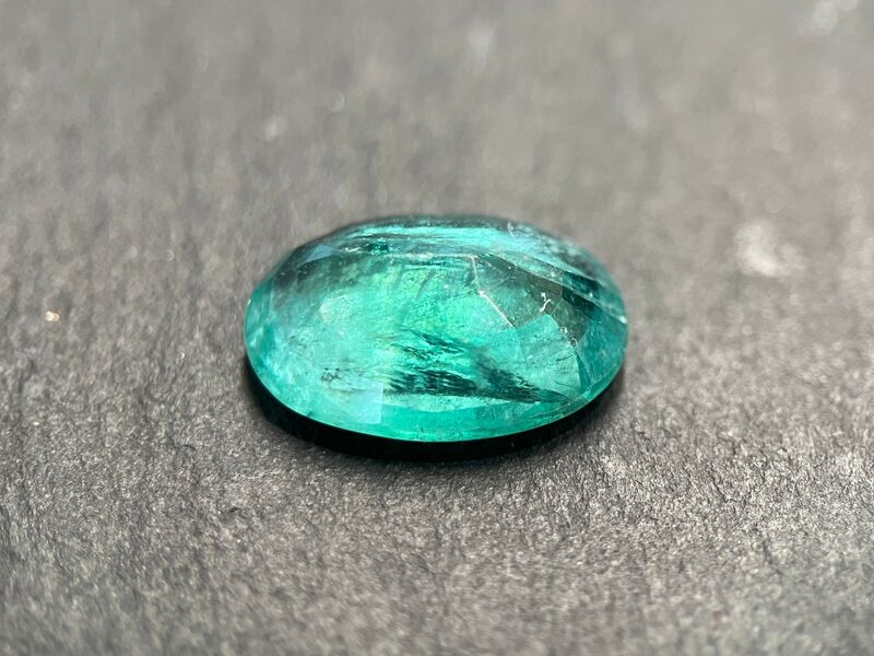 Edelsteen - 7.78 carat groene smaragd (gecertificeerd) – foto 2 – kavel bij Onlineveilingmeester