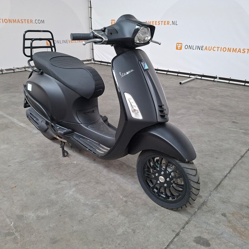 Motorscooter, Vespa, Sprint, 2019 – foto 2 – kavel bij Domeinen Roerende Zaken, Soesterberg