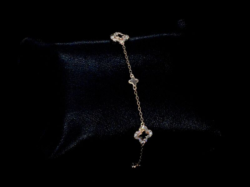 Rosegouden armband in klaver vier vorm met diamanten – foto 3 – kavel bij Onlineveilingmeester