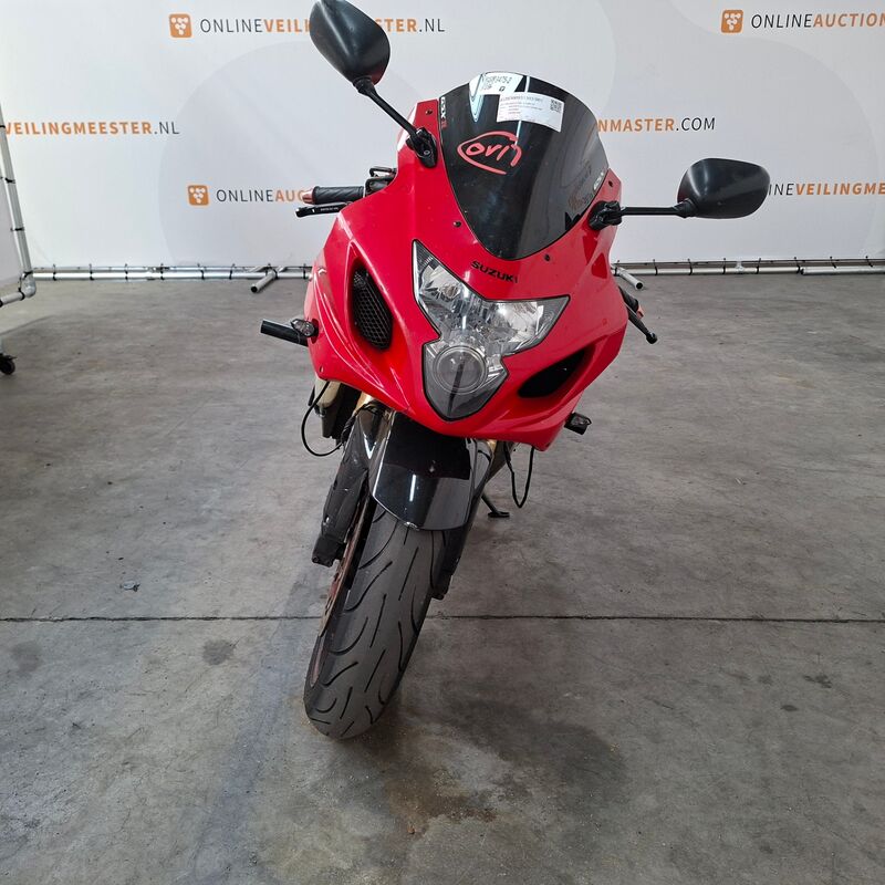 Motorfiets, Suzuki, GSX R 600 met verlengde achterbrug, 2005 – foto 3 – kavel bij Domeinen Roerende Zaken, Soesterberg