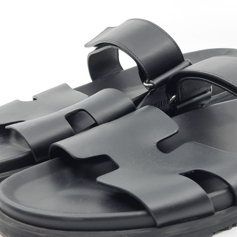 Paar sandalen, Hermès – foto 3 – kavel bij Domeinen Roerende Zaken, Groningen