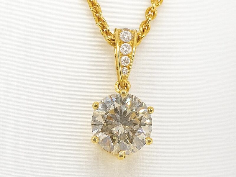 Gouden solitair hanger met een diamant van 1.50 carat, excl. ketting