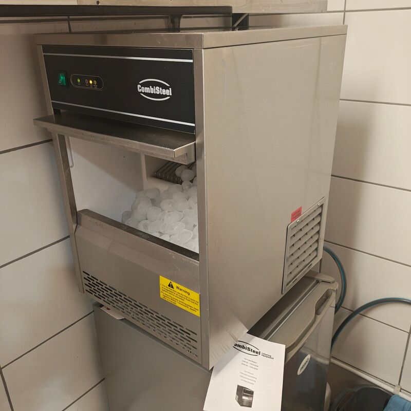 IJsblokjes machine met onderstel, Combisteel, VDB 26
