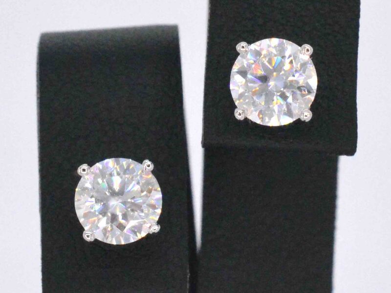 Witgouden solitaire oorbellen met briljanten van 2.00 carat – kavel bij Onlineveilingmeester