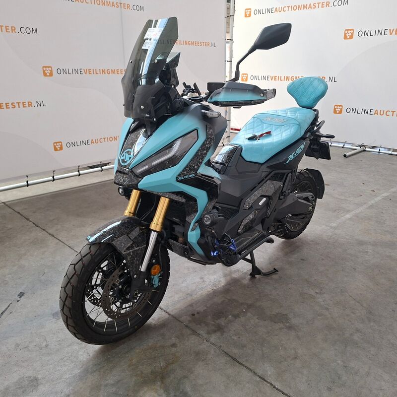 Motorscooter, Honda, ADV 750 Limited edition, 2024 – foto 4 – kavel bij Domeinen Roerende Zaken, Soesterberg