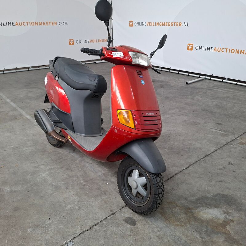 Motorscooter, Piaggio, SKR 125 – foto 2 – kavel bij Domeinen Roerende Zaken, Soesterberg