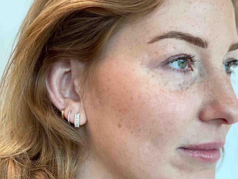 Gouden oorbellen met drie rijen diamanten – foto 9 – kavel bij Onlineveilingmeester
