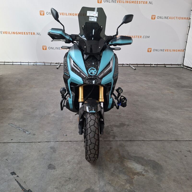 Motorscooter, Honda, ADV 750 Limited edition, 2024 – foto 3 – kavel bij Domeinen Roerende Zaken, Soesterberg