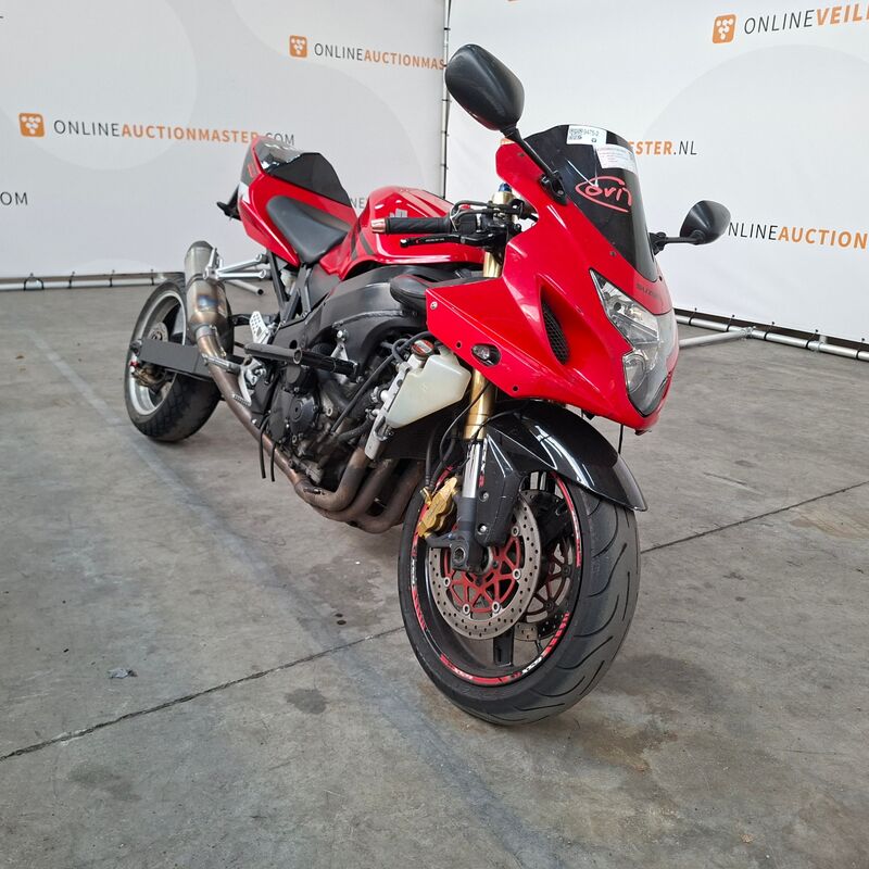 Motorfiets, Suzuki, GSX R 600 met verlengde achterbrug, 2005 – foto 2 – kavel bij Domeinen Roerende Zaken, Soesterberg