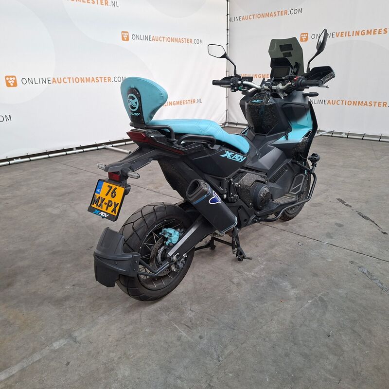 Motorscooter, Honda, ADV 750 Limited edition, 2024 – foto 8 – kavel bij Domeinen Roerende Zaken, Soesterberg