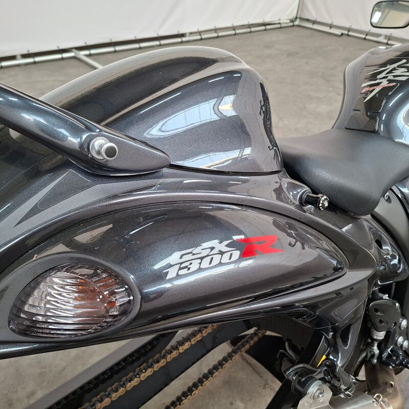 Motorfiets, Suzuki, GSX1300R Hayabusa met verlengde achterbrug, 2009 – foto 8 – kavel bij Domeinen Roerende Zaken, Soesterberg