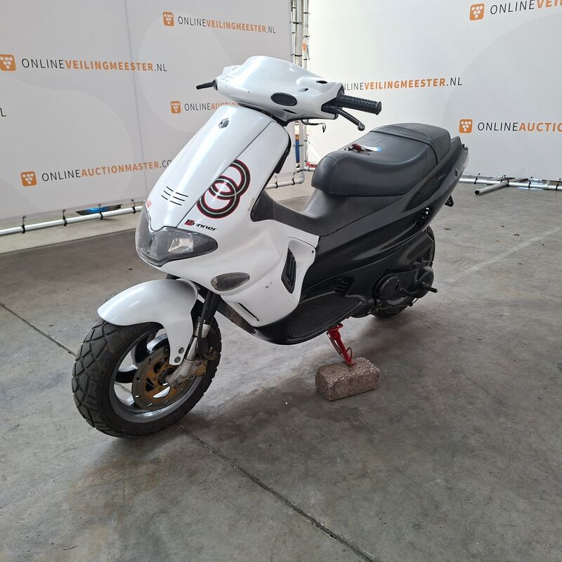 Motorscooter, Gilera, Runner – foto 4 – kavel bij Domeinen Roerende Zaken, Soesterberg