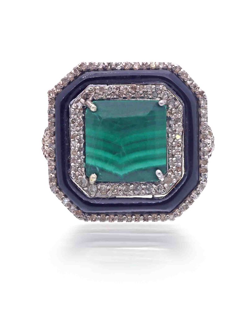 Ring met centraal groene malachiet omringt door witte natuurlijke diamanten en zwarte onix – foto 3 – kavel bij Onlineveilingmeester
