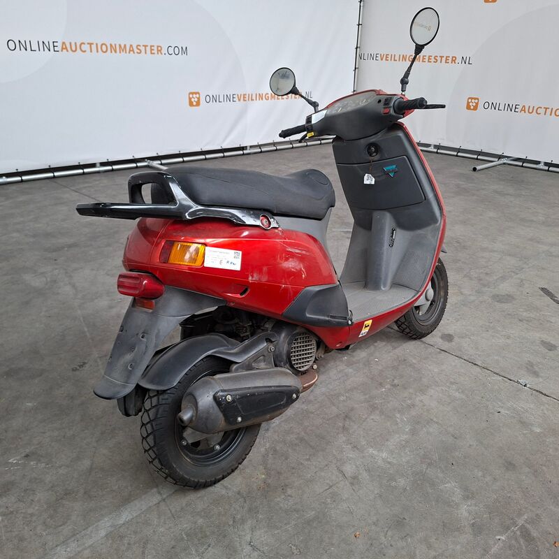 Motorscooter, Piaggio, SKR 125 – foto 8 – kavel bij Domeinen Roerende Zaken, Soesterberg