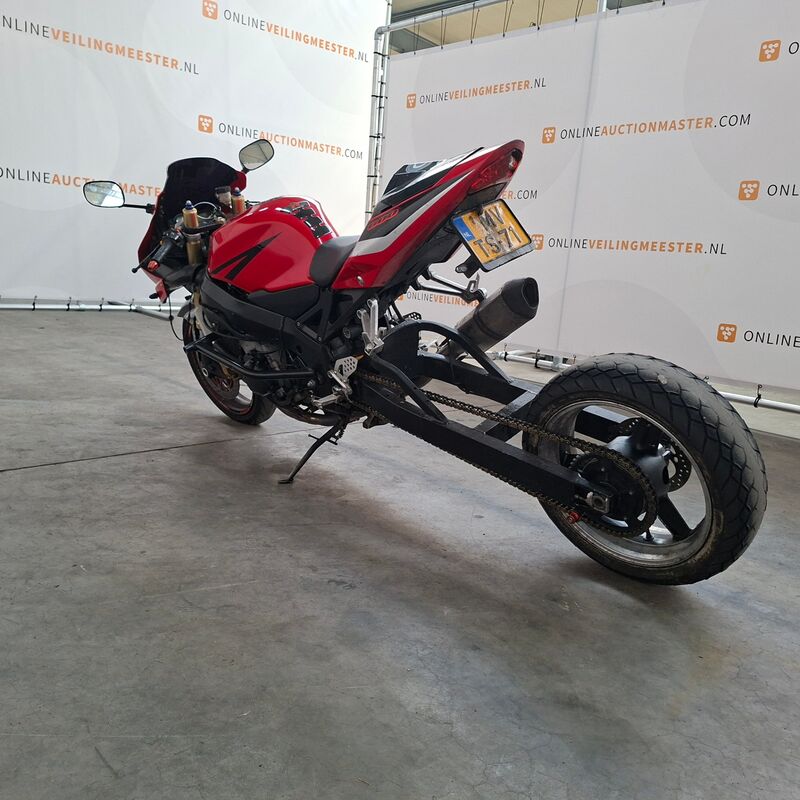 Motorfiets, Suzuki, GSX R 600 met verlengde achterbrug, 2005 – foto 6 – kavel bij Domeinen Roerende Zaken, Soesterberg