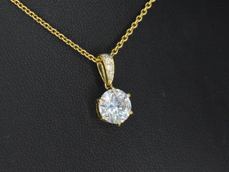 Gouden solitair hanger met een diamant van 1.50 carat, excl. ketting – kavel bij Onlineveilingmeester