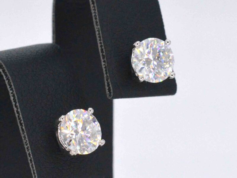 Witgouden solitaire oorbellen met briljanten van 2.00 carat – foto 4 – kavel bij Onlineveilingmeester