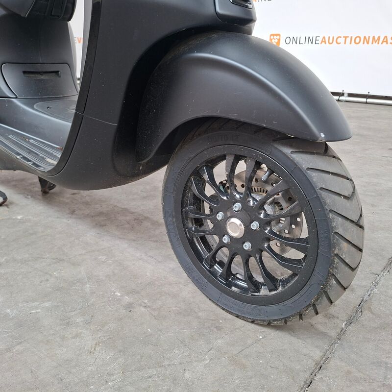 Motorscooter, Vespa, Sprint, 2019 – foto 10 – kavel bij Domeinen Roerende Zaken, Soesterberg