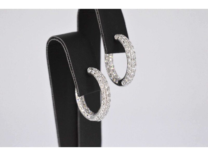 Witgouden oorbellen met briljant geslepen diamanten – foto 4 – kavel bij Onlineveilingmeester