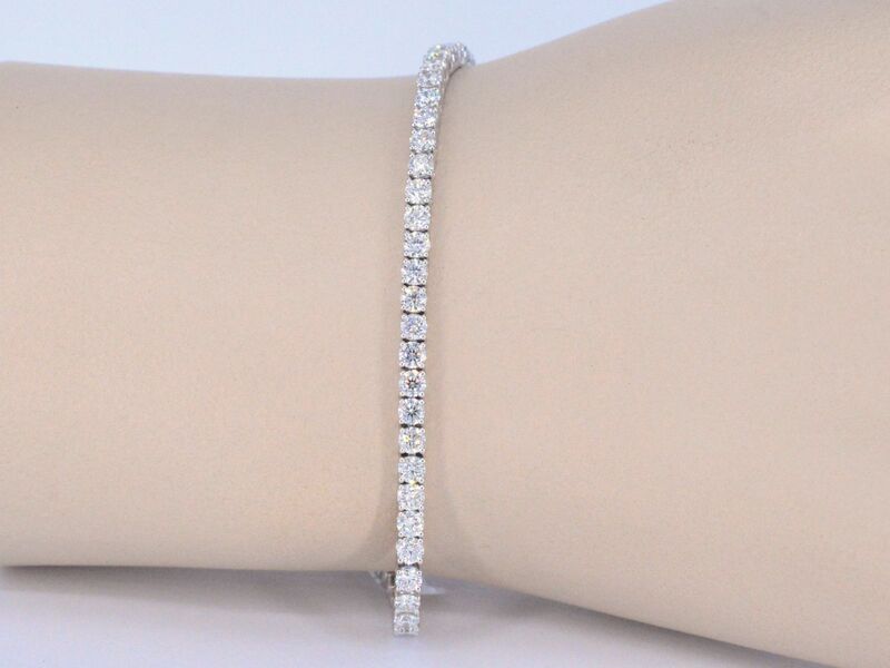 Witgouden tennisarmband met 5.00 carat natuurlijke briljant geslepen diamanten – foto 2 – kavel bij Onlineveilingmeester