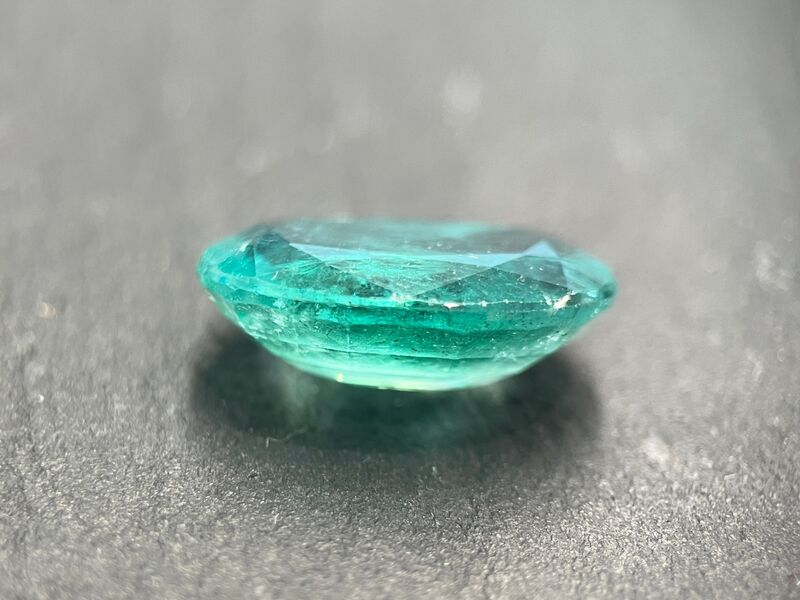 Edelsteen - 7.78 carat groene smaragd (gecertificeerd) – foto 3 – kavel bij Onlineveilingmeester