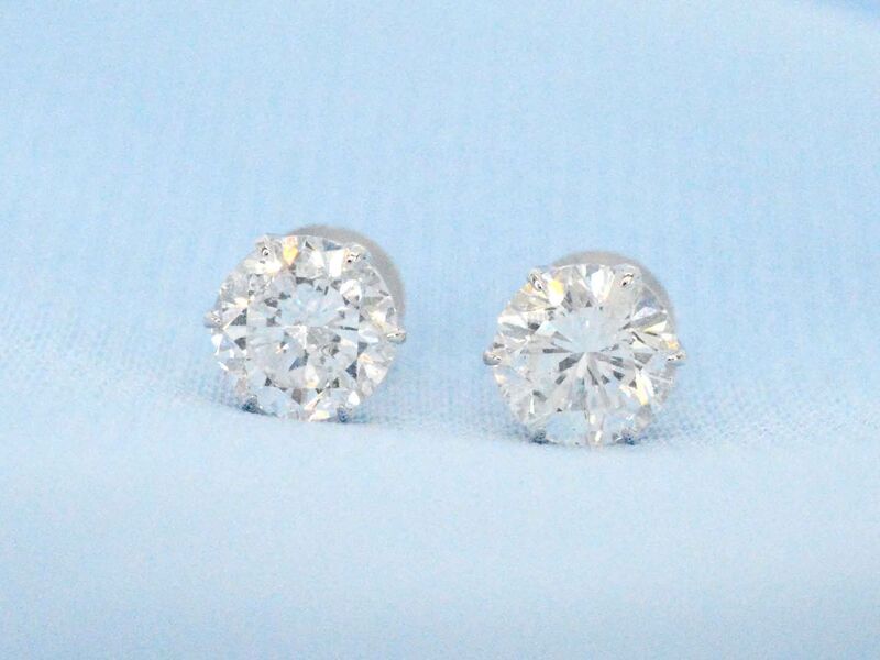 Witgouden solitaire oorbellen met diamanten 2.09 carat – foto 5 – kavel bij Onlineveilingmeester
