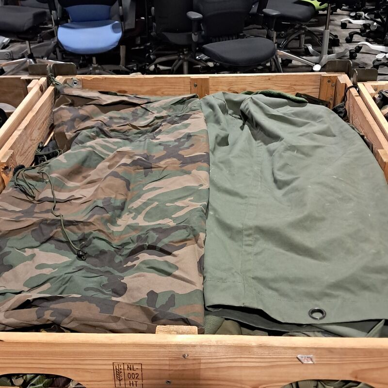 Persoonlijke uitrusting en kleding defensie – foto 9 – kavel bij Domeinen Roerende Zaken, Groningen