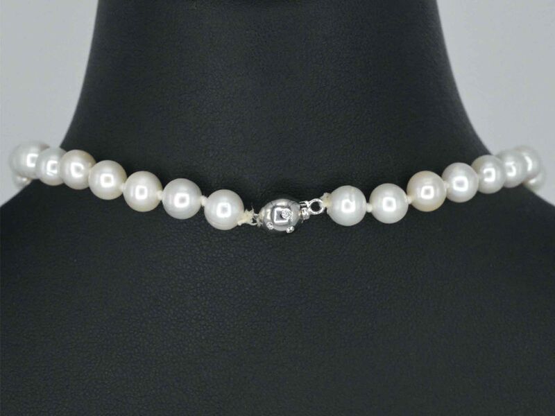 Parelsnoer met witgouden sluiting met diamant – foto 5 – kavel bij Onlineveilingmeester