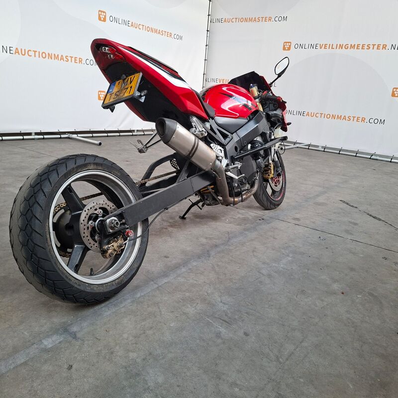 Motorfiets, Suzuki, GSX R 600 met verlengde achterbrug, 2005 – foto 8 – kavel bij Domeinen Roerende Zaken, Soesterberg