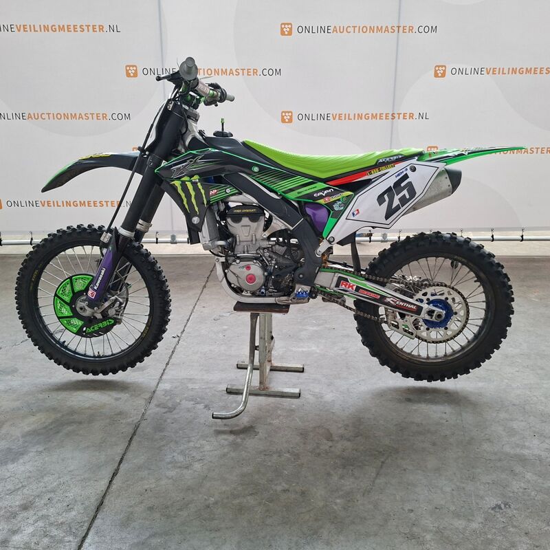 Crossmotor, Kawasaki, KX 45 0F – foto 5 – kavel bij Domeinen Roerende Zaken, Soesterberg