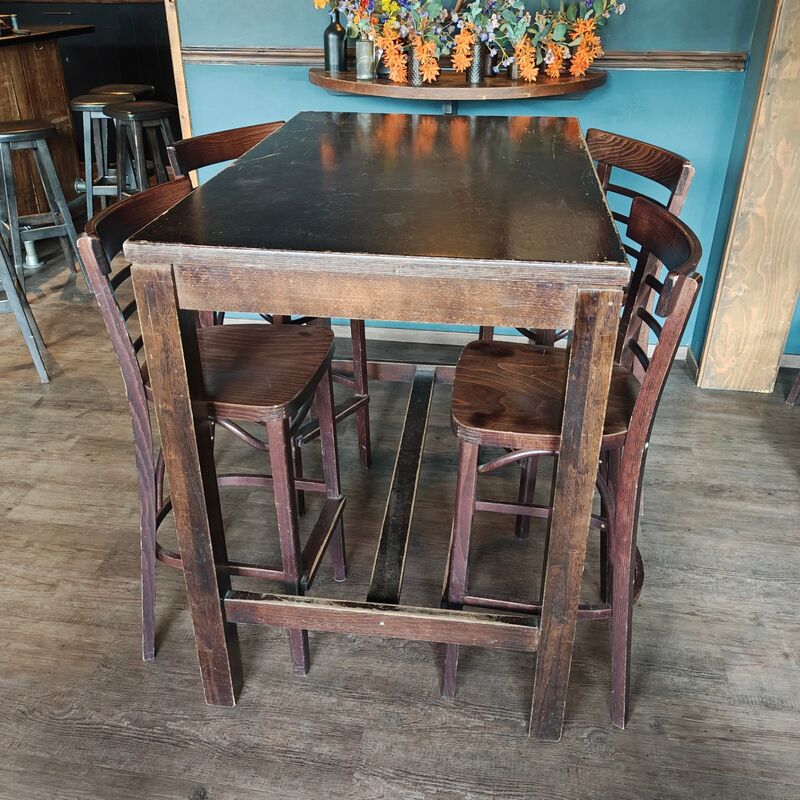 Bartafel met 4 krukken