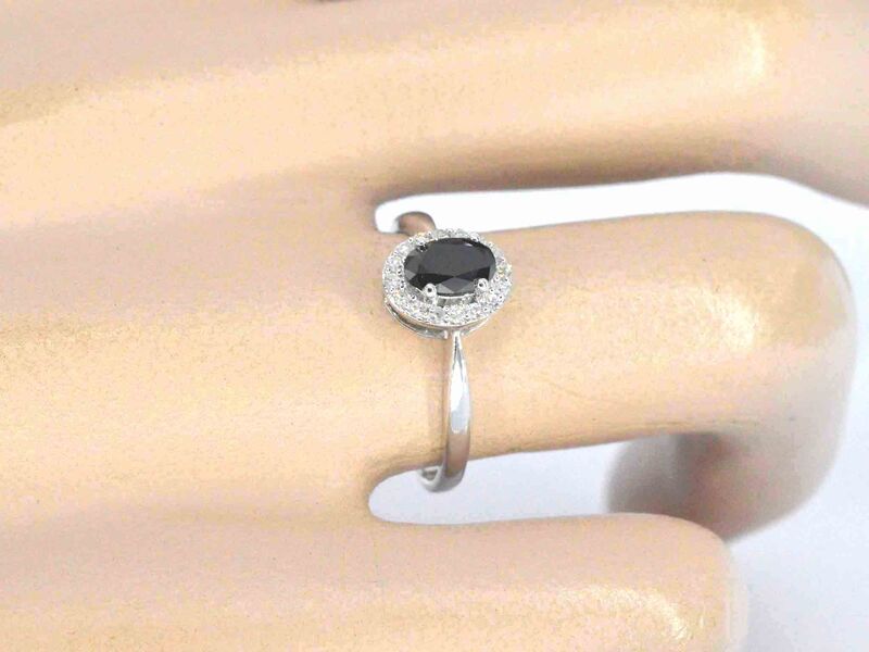 Witgouden ring met een grote zwarte diamant en natuurlijke witte diamanten – foto 2 – kavel bij Onlineveilingmeester
