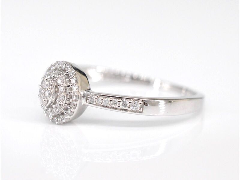 Witgouden entourage ring met diamanten – foto 3 – kavel bij Onlineveilingmeester