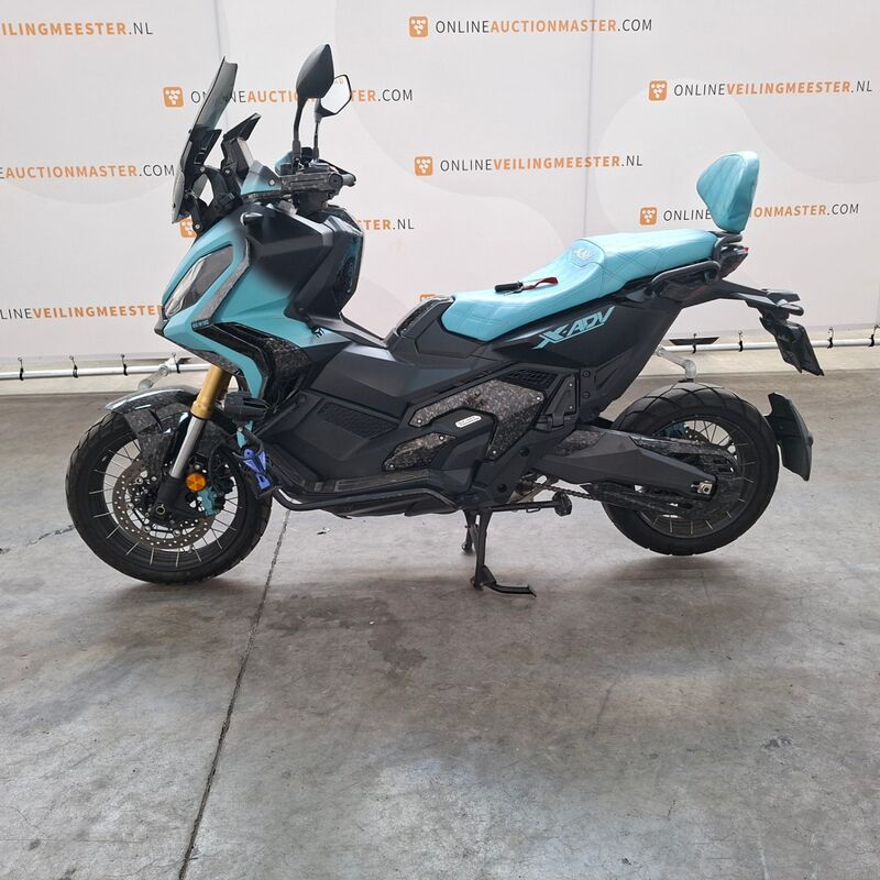 Motorscooter, Honda, ADV 750 Limited edition, 2024 – foto 5 – kavel bij Domeinen Roerende Zaken, Soesterberg