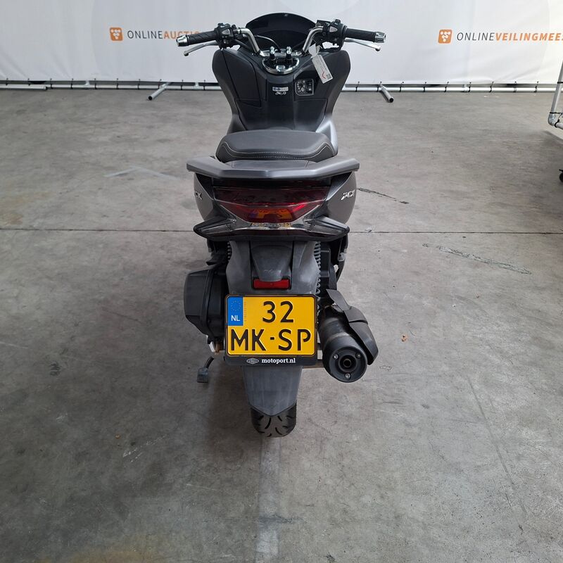 Motorscooter, Honda, PCX 125, 2019 – foto 7 – kavel bij Domeinen Roerende Zaken, Soesterberg