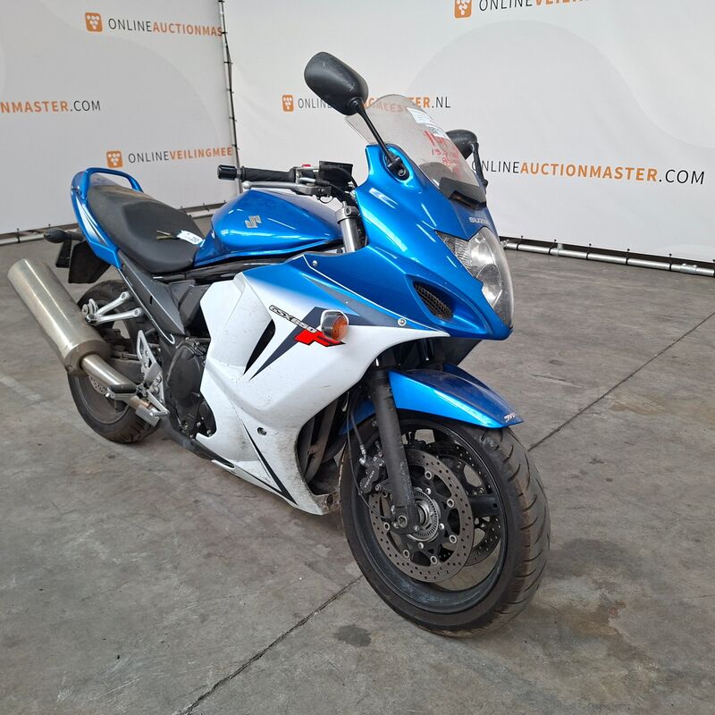 Motorfiets, Suzuki, Tour GSX 650 FA, 2016 – foto 2 – kavel bij Domeinen Roerende Zaken, Soesterberg