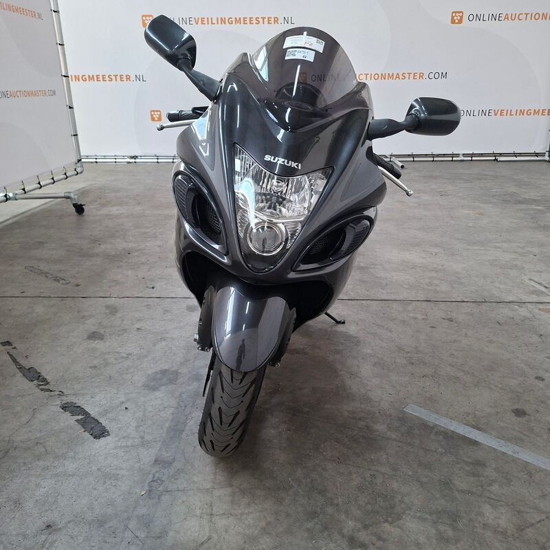Motorfiets, Suzuki, GSX1300R Hayabusa met verlengde achterbrug, 2009 – foto 3 – kavel bij Domeinen Roerende Zaken, Soesterberg