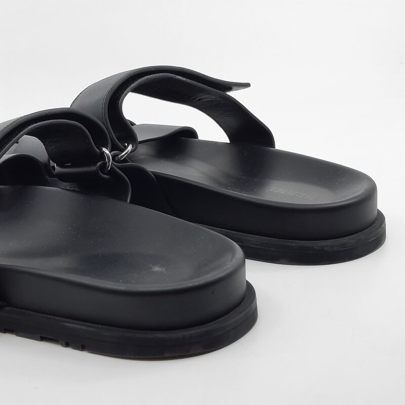 Paar sandalen, Hermès – foto 7 – kavel bij Domeinen Roerende Zaken, Groningen