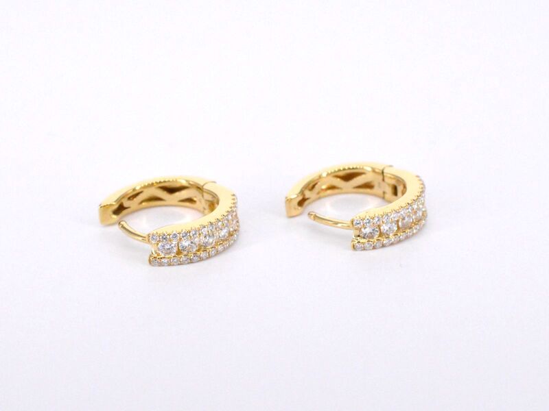 Gouden oorbellen met drie rijen diamanten – foto 6 – kavel bij Onlineveilingmeester