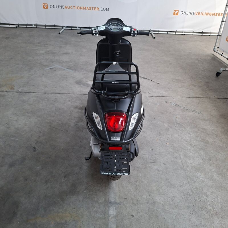Motorscooter, Vespa, Sprint, 2019 – foto 7 – kavel bij Domeinen Roerende Zaken, Soesterberg