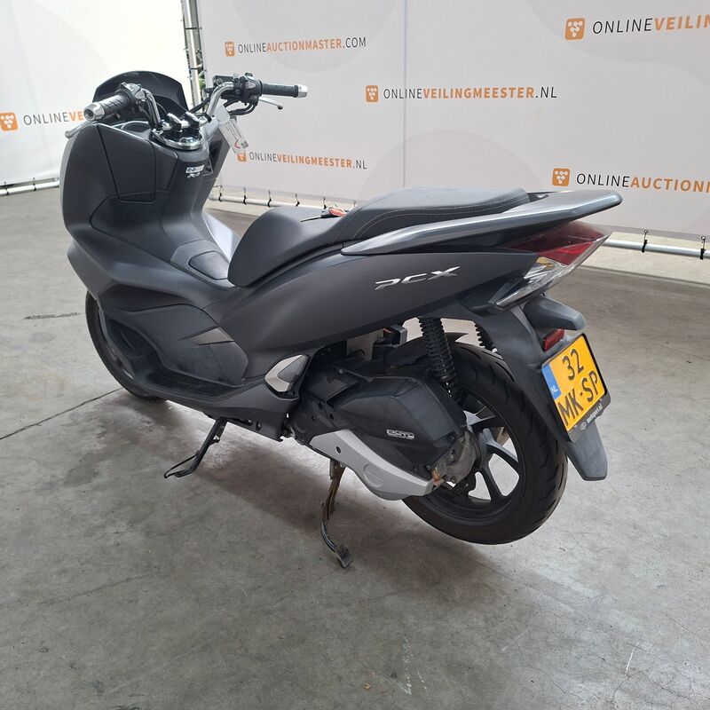 Motorscooter, Honda, PCX 125, 2019 – foto 6 – kavel bij Domeinen Roerende Zaken, Soesterberg