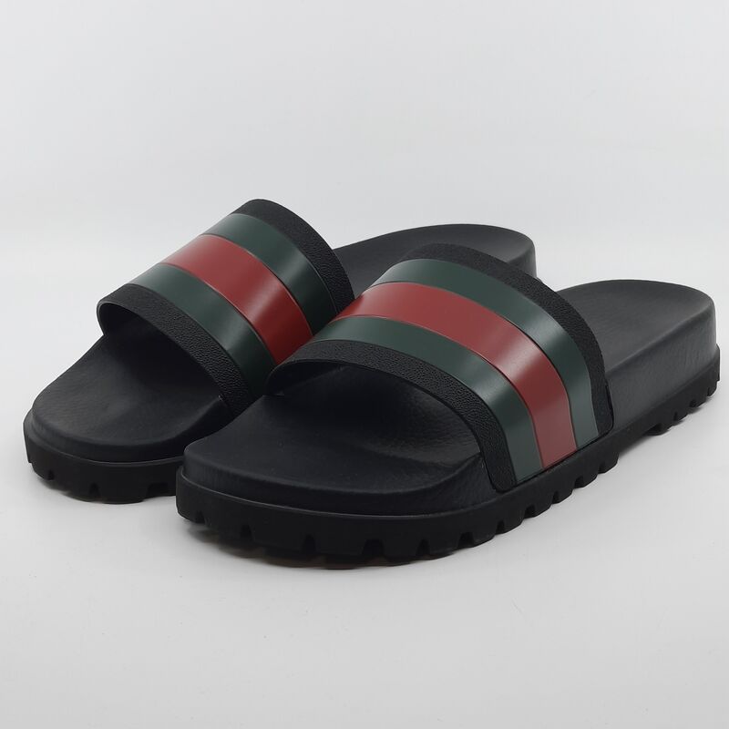 Paar slippers, maat 10, Gucci